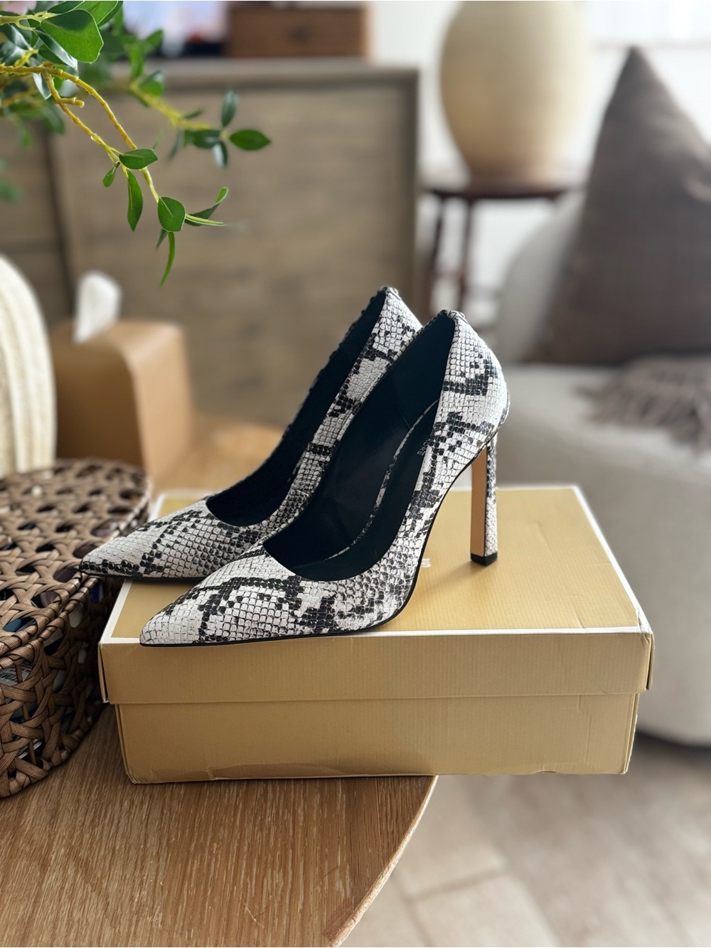 Michael Kors Black & White Snake-Print Pointed Toe Stiletto Pumps - SIZE 7